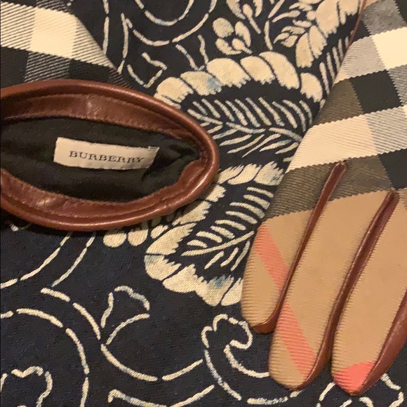 Burberry Gloves - Picture 4 of 8